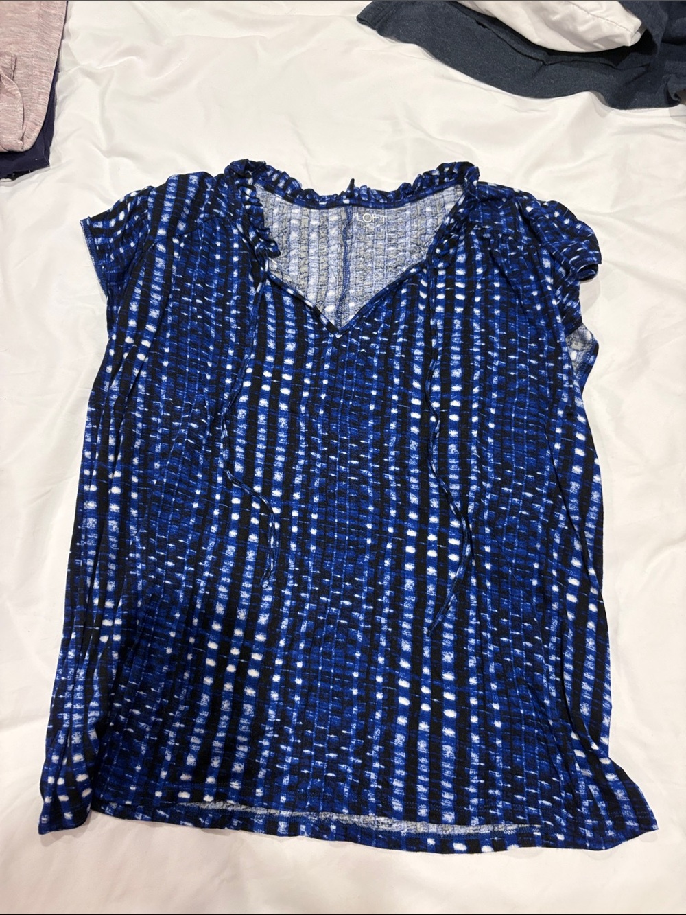 LOFT Blue & White Patterned Short Sleeve V-Neck Top